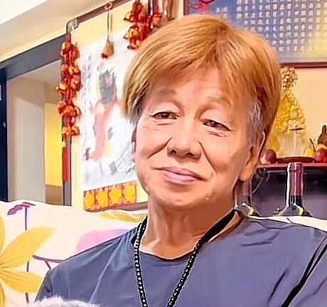 去年的9月1日，前妻黎爱莲不幸去世后，梁小龙送去花圈，表示哀悼。1994