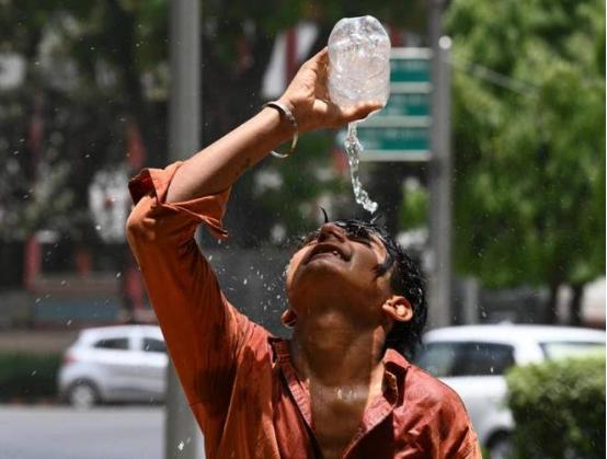 太可怕了！50℃高温早已不是科幻电影里的场景，而是真正在威胁人类生命。印度、沙特