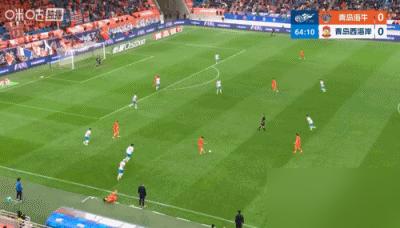 一战打回原形。那个被吹上天的17岁“巴萨天才”，被中超成年人的世界，狠狠上了一课