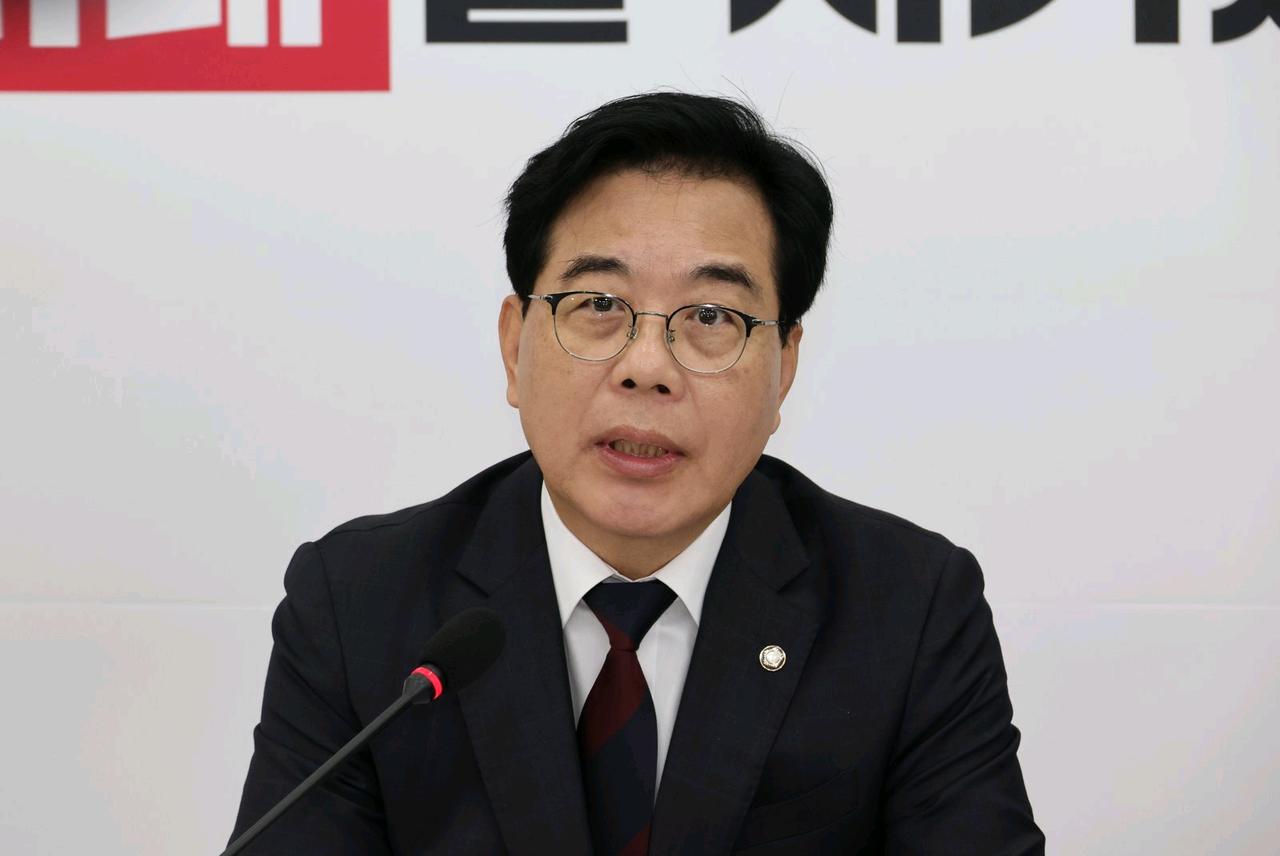 韩国媒体消息，李在明总统推动人事调动，将总务秘书官金贤智升任第一附属室长，原第二