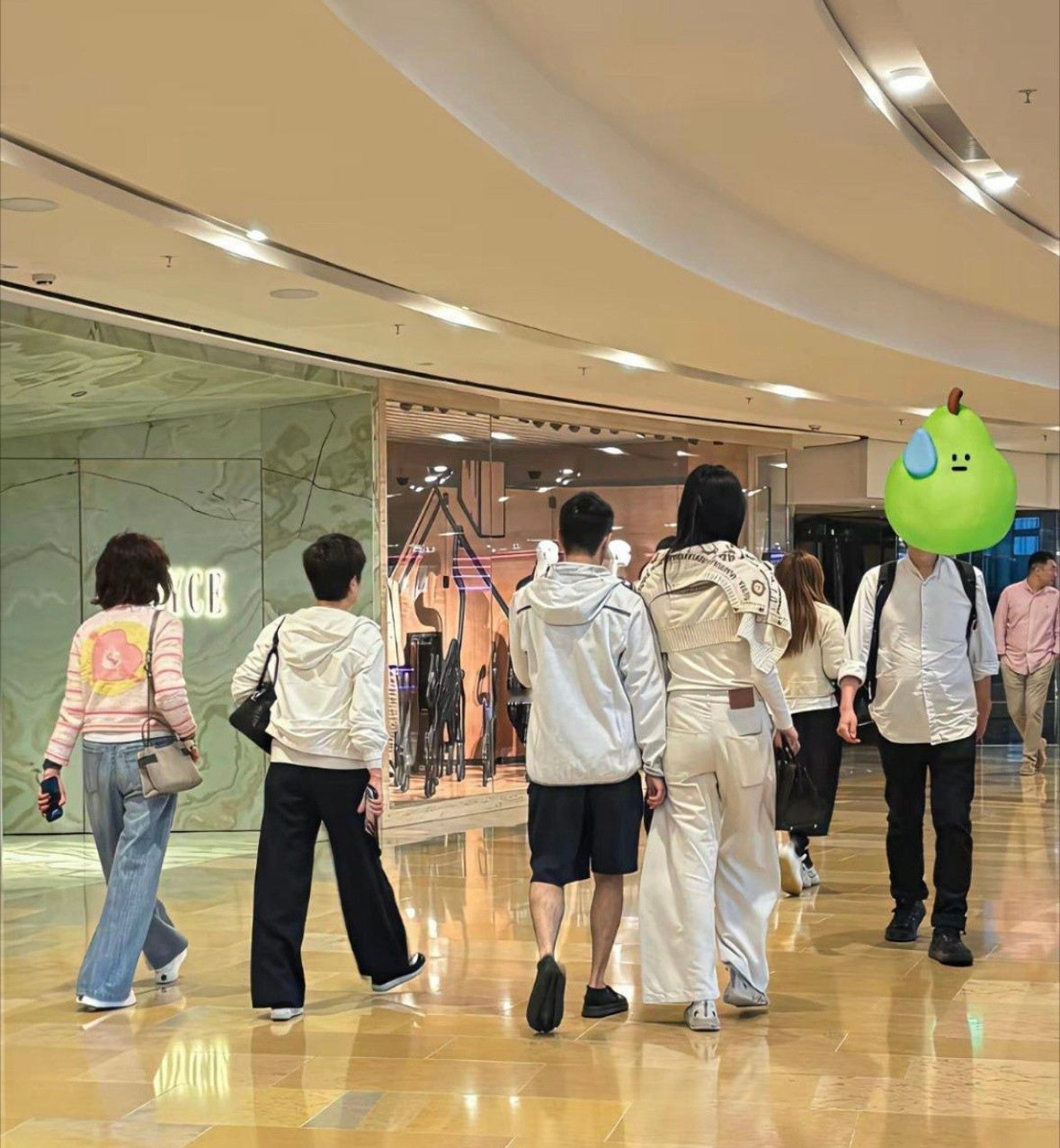 奚梦瑶这一套普通人要努力好几年