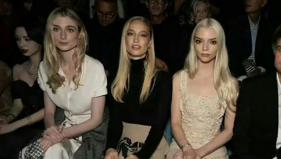 虽然被欧美人挤到了边上，但是周也完全赢麻了