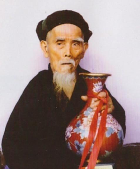 中国长寿之王——龚来发，终身未娶活到了133岁，可令人惊讶的是，他却有一个公认的