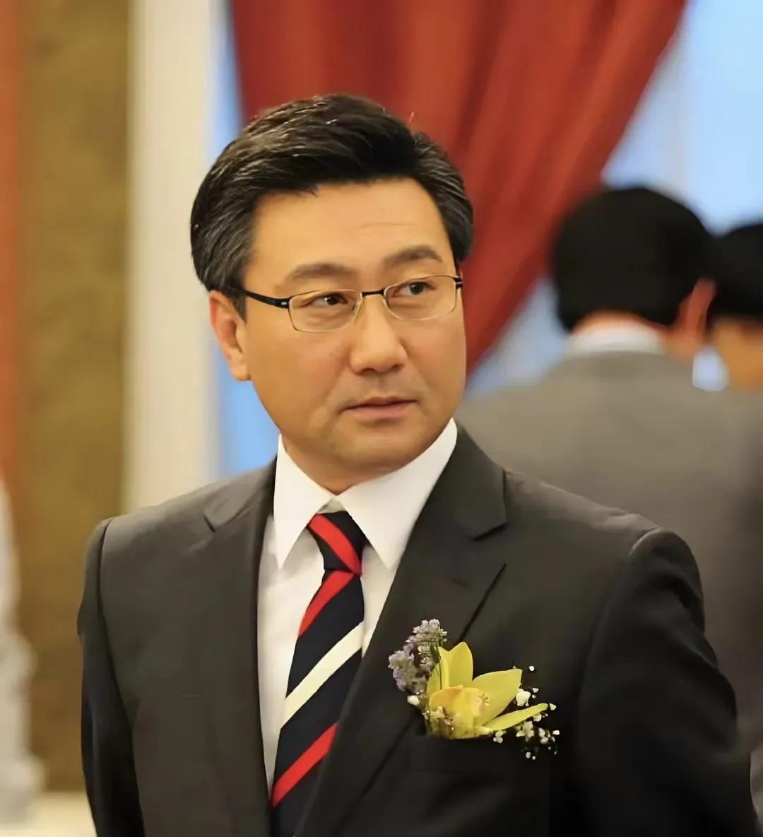 崔政宇在离婚这件事情上还是很轻松的，起码没有一个妻子跟他死缠烂打不离婚。很多人看