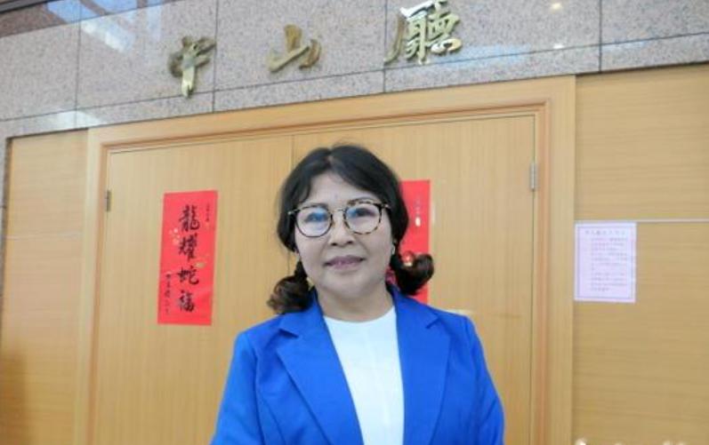 新党递橄榄枝何鹰鹭拒绝：无党籍选2026议员国民党前中常委何鹰鹭近日接受