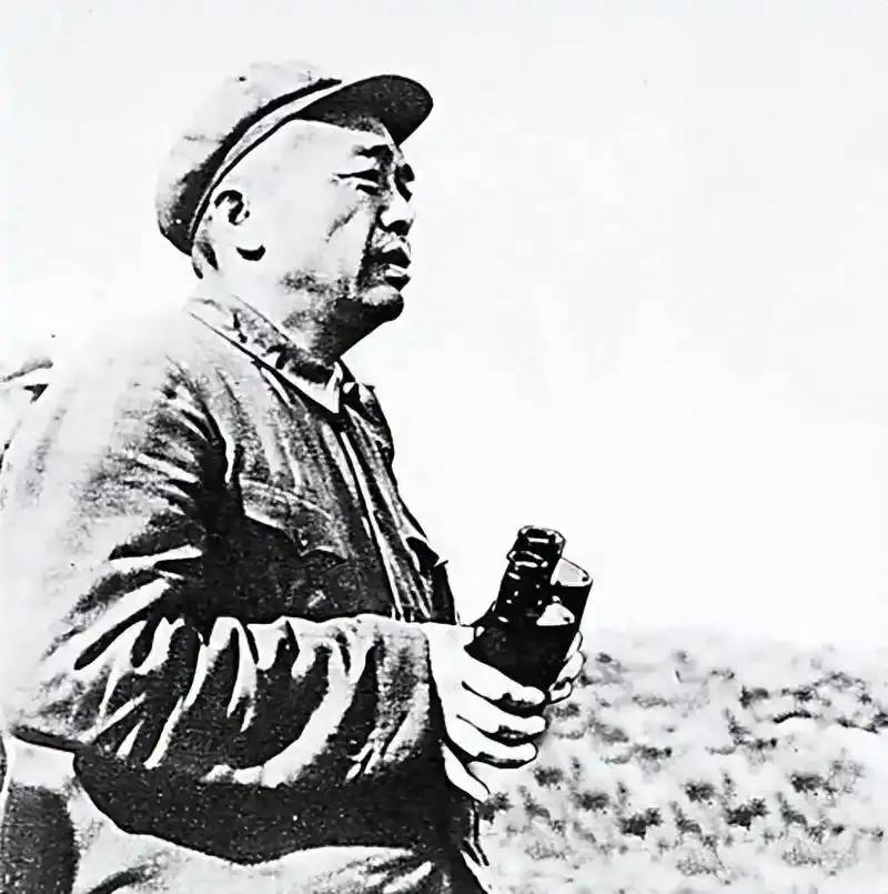 毛主席让彭德怀去三线，当第三副主任，彭总的3位顶头上司是谁？1965年，毛主席给
