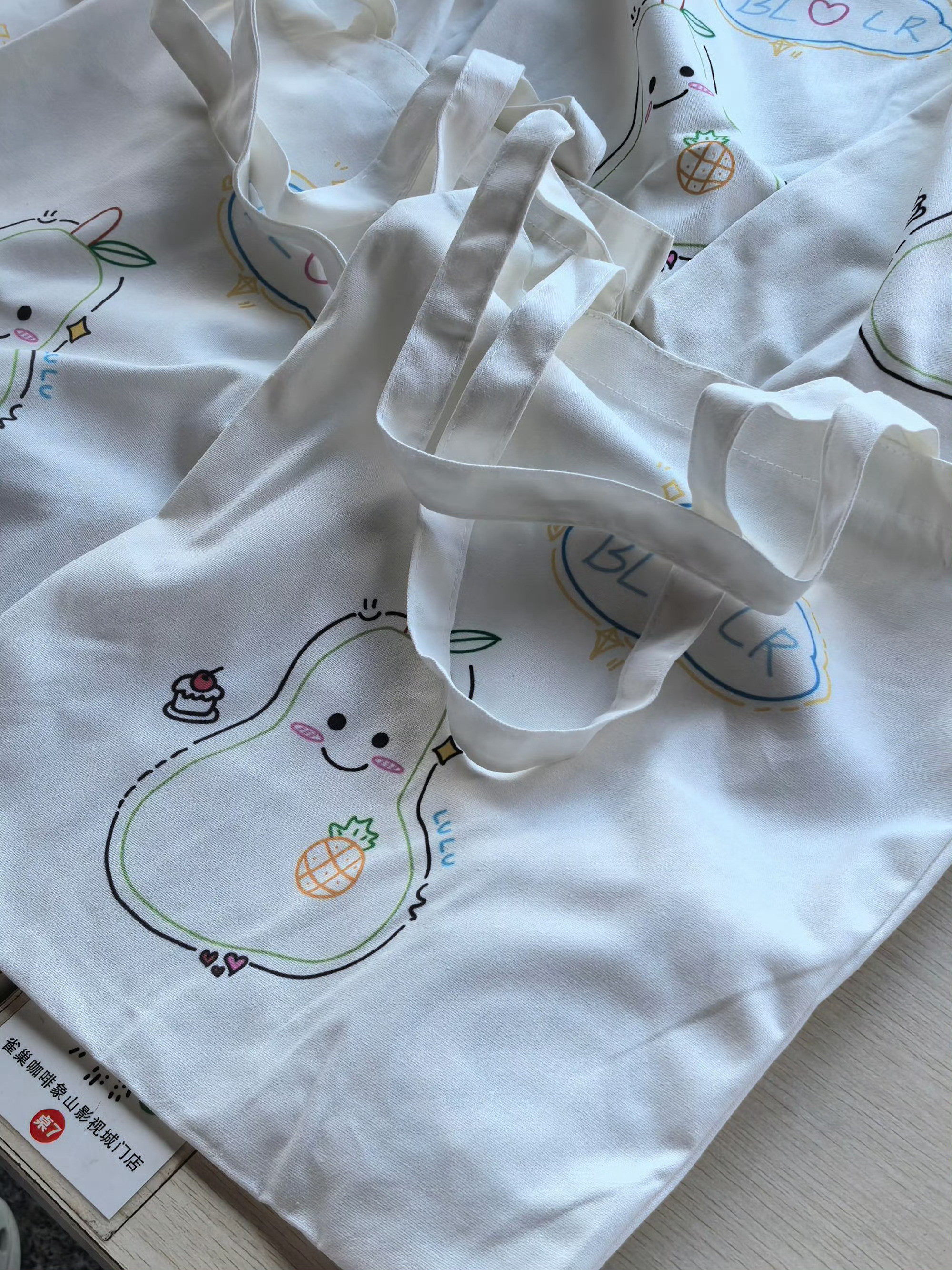 白鹿莫离杀青逆应援，上千份白鹿的手绘布袋&叉勺➕镜子，还问大家喜欢叶璃什么造型，