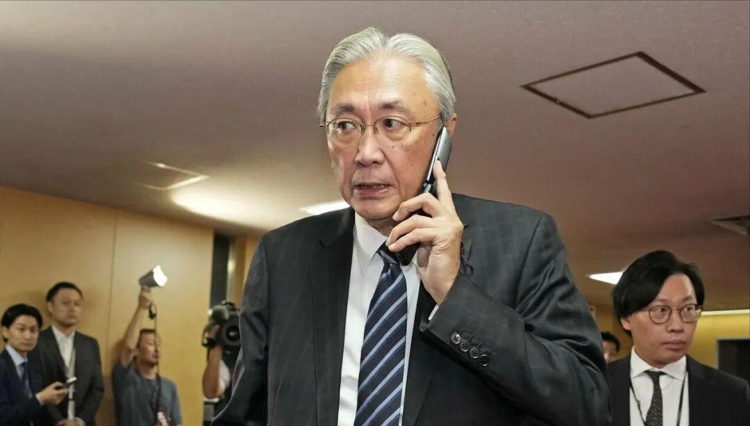 态度很嚣张！在被我们制裁之后，古屋圭司出来回应了！ 3月30日，外交部正式宣