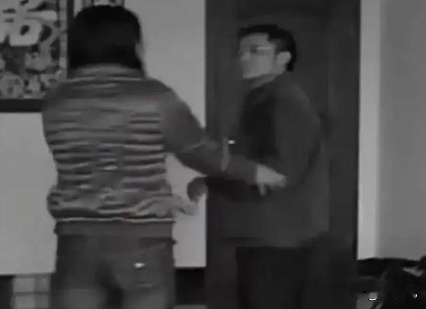 2008年，湖南一女子天生聋哑22年，嫁给一个疼她的丈夫，一日丈夫说：“我出去打