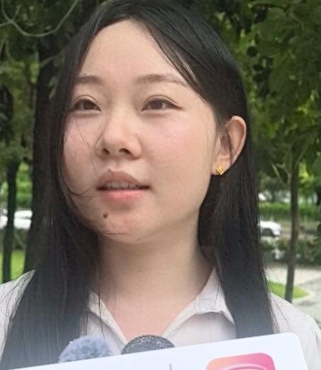 深圳，19岁外卖小哥在送餐途中不幸摔倒，连人带车狠狠摔到地上，浑身是伤起不来，
