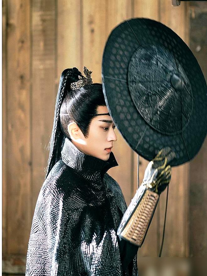 “回你的劳斯莱斯当爱豆去！”郭敬明当着全剧组的面，指着程潇说道。起因是程潇觉