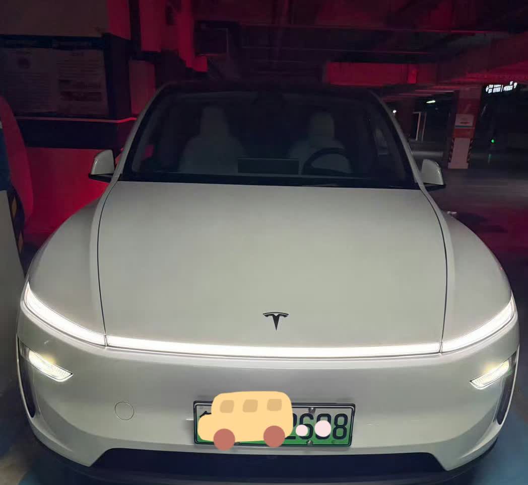 地下车库又遇见了ModelY！其实特斯拉焕新版ModelY的外观还是挺帅