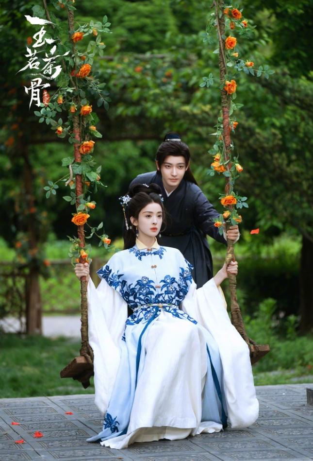 排播对侯明昊非常不友好《逍遥》拍了5个月，11天播完，《玉茗茶骨》拍了3个月，