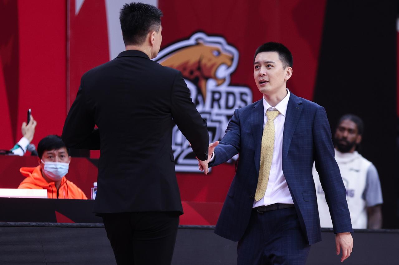 为什么网络上再度掀起了让杜锋下课的浪潮？为什么胡明轩也中了躺枪？其实根源也很简单