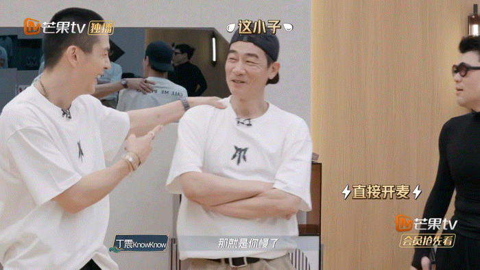  陈小春被KnowKnow训的反应KnowKnow说小春哥动作慢，表面镇定内心