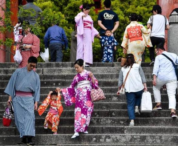 中日关系这么紧张，为什么只见到中国人纷纷从日本返乡，却不见在中国的日本人回国。说白了，就一个原因：不