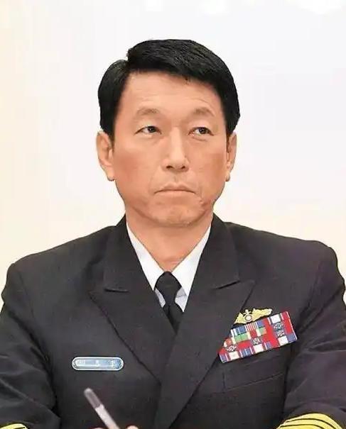 台湾前参谋总长李喜明一席话，让岛内炸锅！他直言解放军不是不敢打，而是时机未到。李