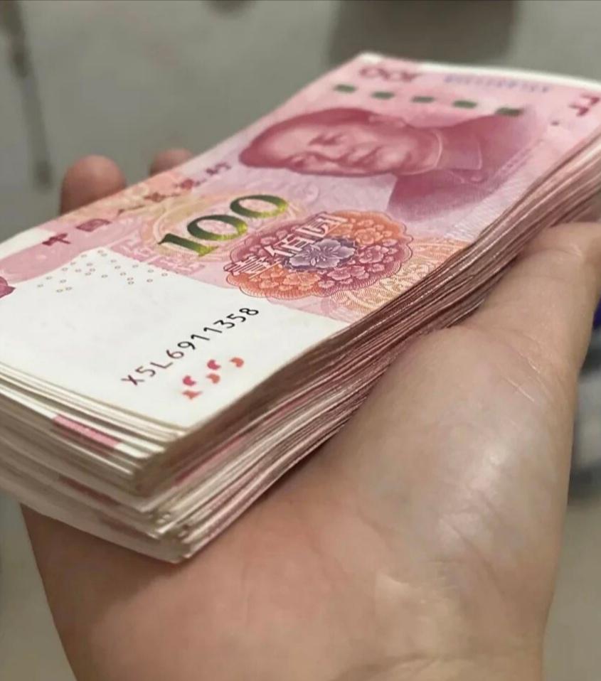 人一定要手里留存款，告诉你3个现实道理手里有钱和两手空空，中年之后就是两种境遇