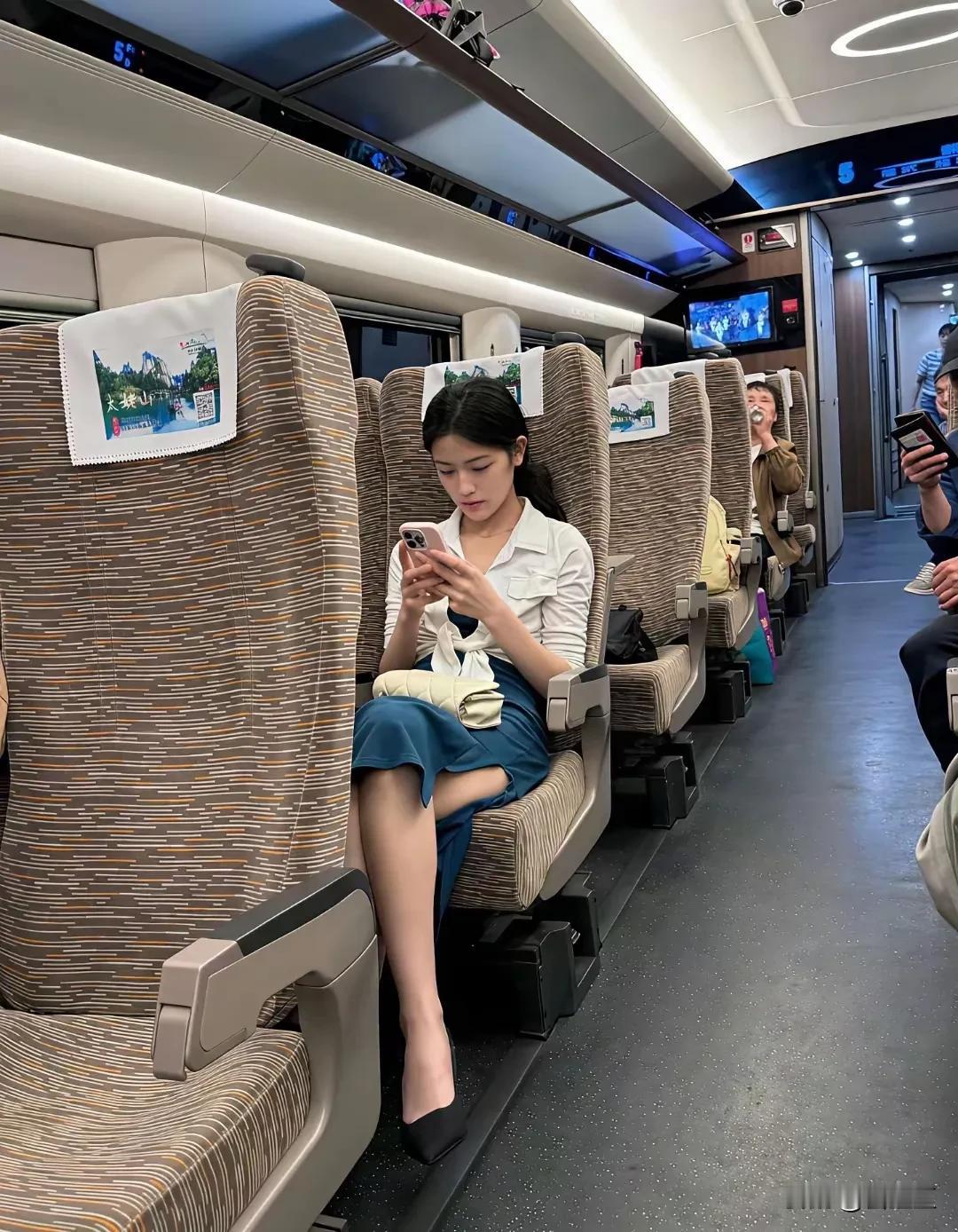 少女、少妇、轻熟女、熟女、老干妈不同年龄段的区别是什么。少女是青春的代名词，
