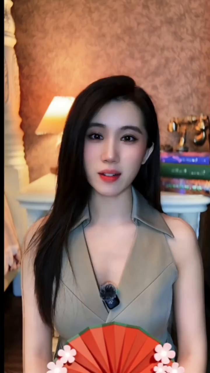 亨德利点评状态起伏，未达巅峰，赢球仍需调整。斯诺克世锦赛首轮，赵心童以10：7