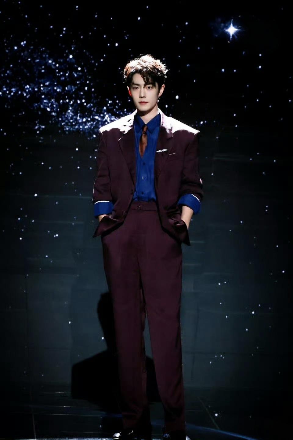 要说微博之夜最意想不到的嘉宾绝对非肖战和王一博莫属了。如果是他们单人走红毯那倒