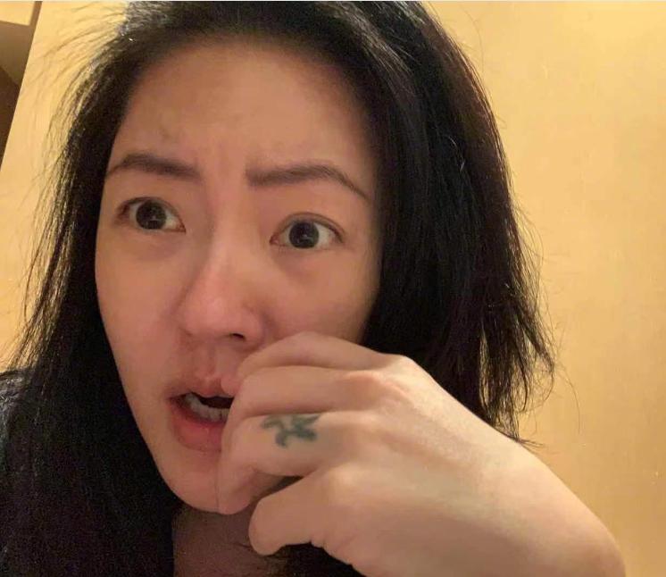 万万没想到，s妈黄春梅也如此叛逆！小s刚被爆在韩国被网友偶遇，s妈就赶紧连夜