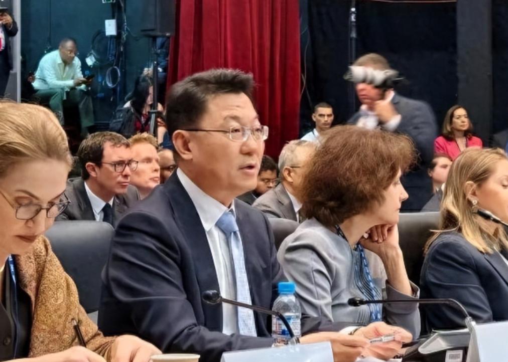 巴拿马这回算是把脸丢到了33个国家面前，本想借着主场优势卖惨博同情，结果被中方代