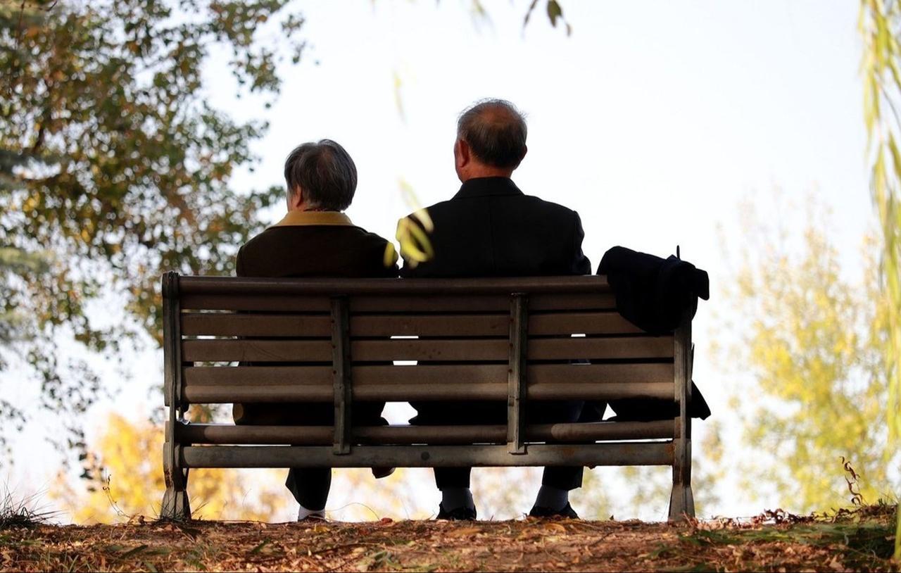  别猜了！女人多久联系你，取决于你在她心里的“分量”，很准！小区张姐偷偷拉