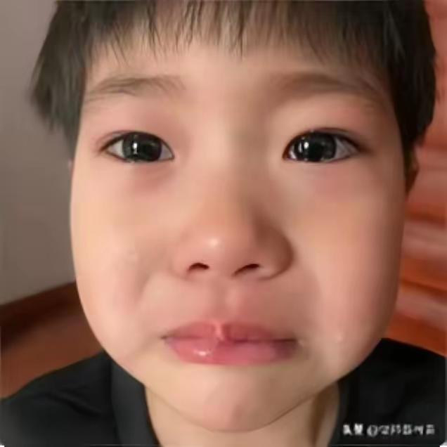 贵州9岁男孩小宇独自走进民政局的那天，一句话让在场的人都红了眼眶——"阿姨，我想