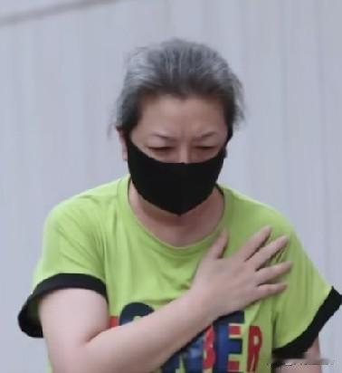 最近，江珊又被网友“嫌弃”了，就是因为下面的这张照片。江珊的心理素质真好，不
