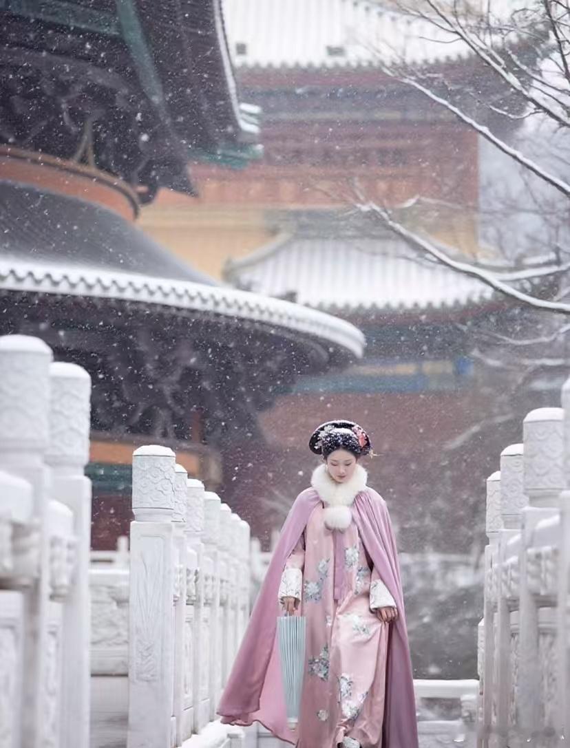 当代年轻人邪修出图就是快旅游出行不再怕拍照废片！一键切换梦幻背景、调整妆容发型