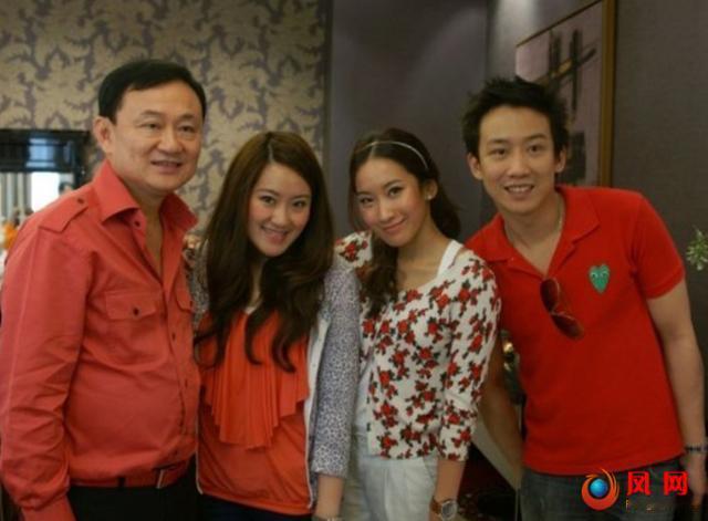 他信育有两女一男，老父亲的他很幸福。英拉孩子虽只有一个，但她命好，老公疼儿子孝，