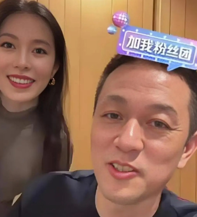 左边李斌老婆，右边李想老婆，身材是真的好呀，车圈大佬就是会找老婆，身材一个比一个