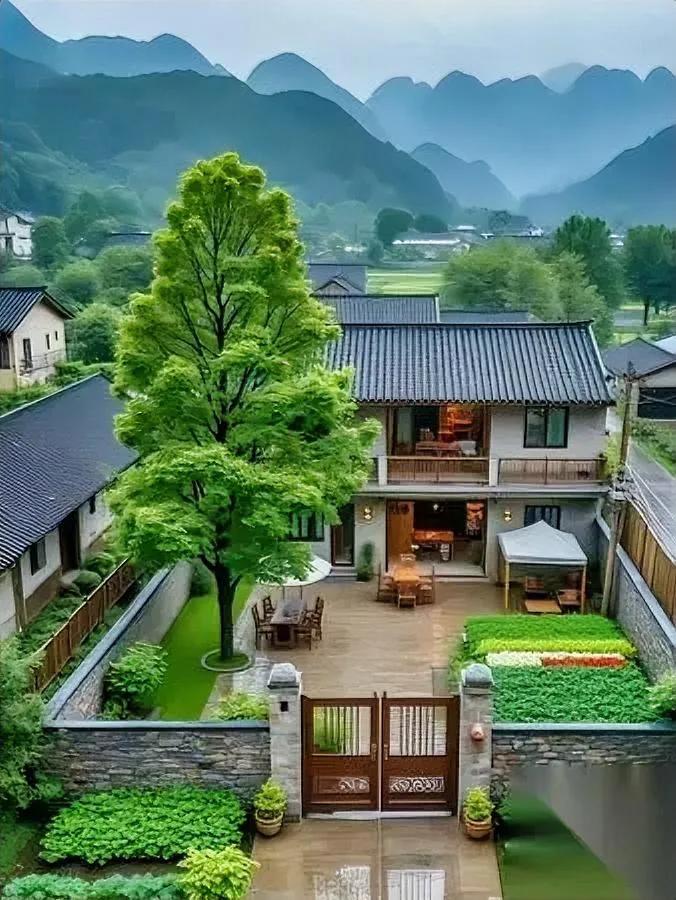 我叔房管局干了十年，昨天拉着我聊到半夜——不是要托我办事，是掏心窝子喊我“赶