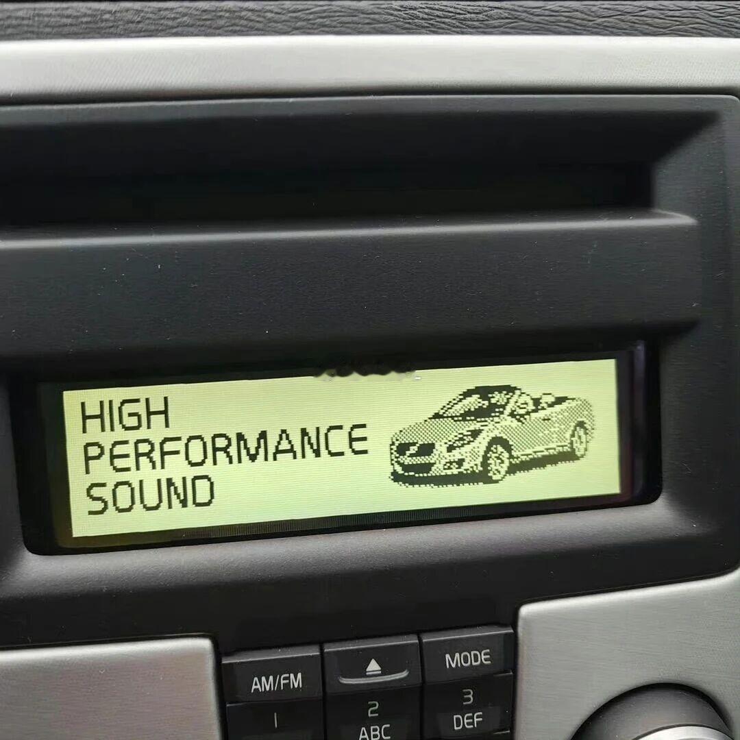 那个年代，没有什么12.3英寸15.6英寸大屏。沃尔沃用像素，显示出了车的图案。