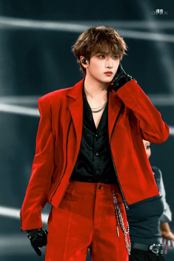 网友票选出最适合红色的男明星：TOP9丁禹兮TOP8檀健次TOP7严浩翔T