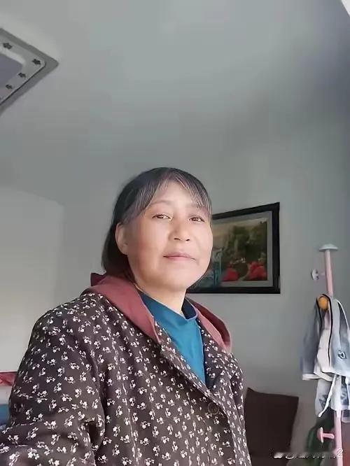 一位母亲被诊断出癌症晚期，她的儿子、儿媳和孙子却选择在这个时期外出旅行。尽管邻居