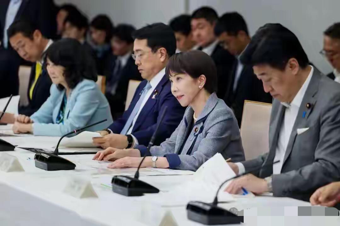 高市早苗宣布日本所有原油进口将100%绕开霍尔木兹海峡进行运输！6月11日，据日
