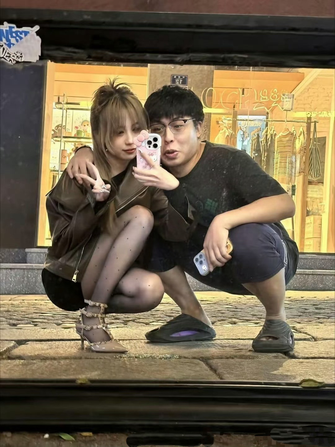 情侣同一个地方打卡，一年后的变化