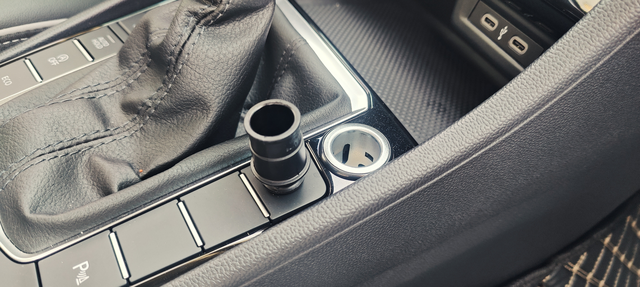 大众减配23款速腾超越，这么明显的减配，点烟器留个空壳子，后备箱顶棚像是被拆解