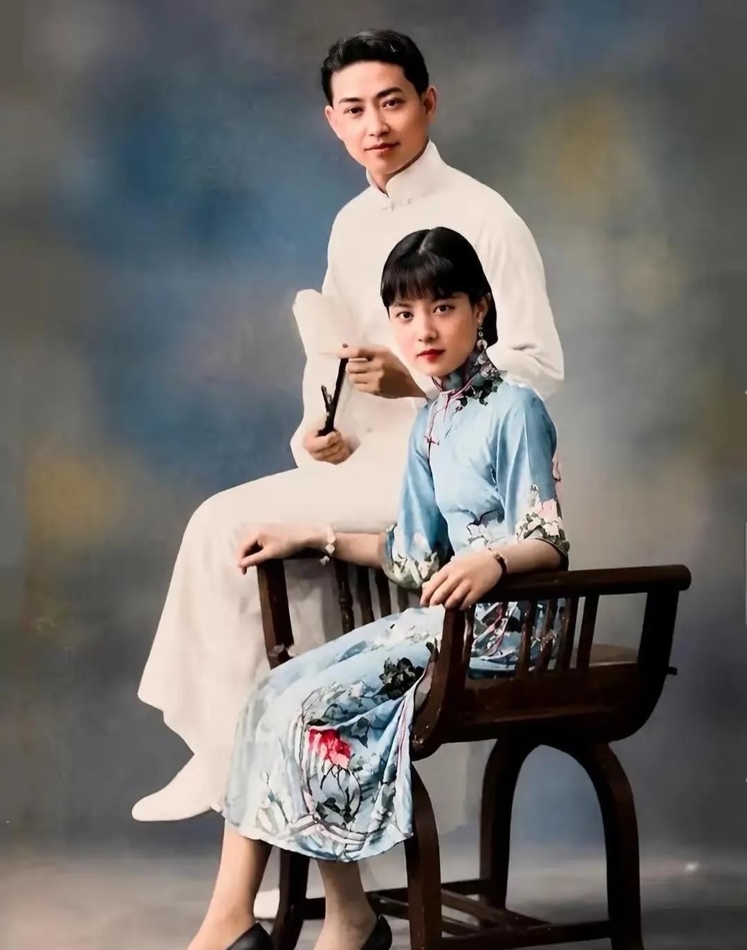 1927年，梅兰芳与孟小冬新婚后不久的合影，二人看上去郎才女貌，十分般...