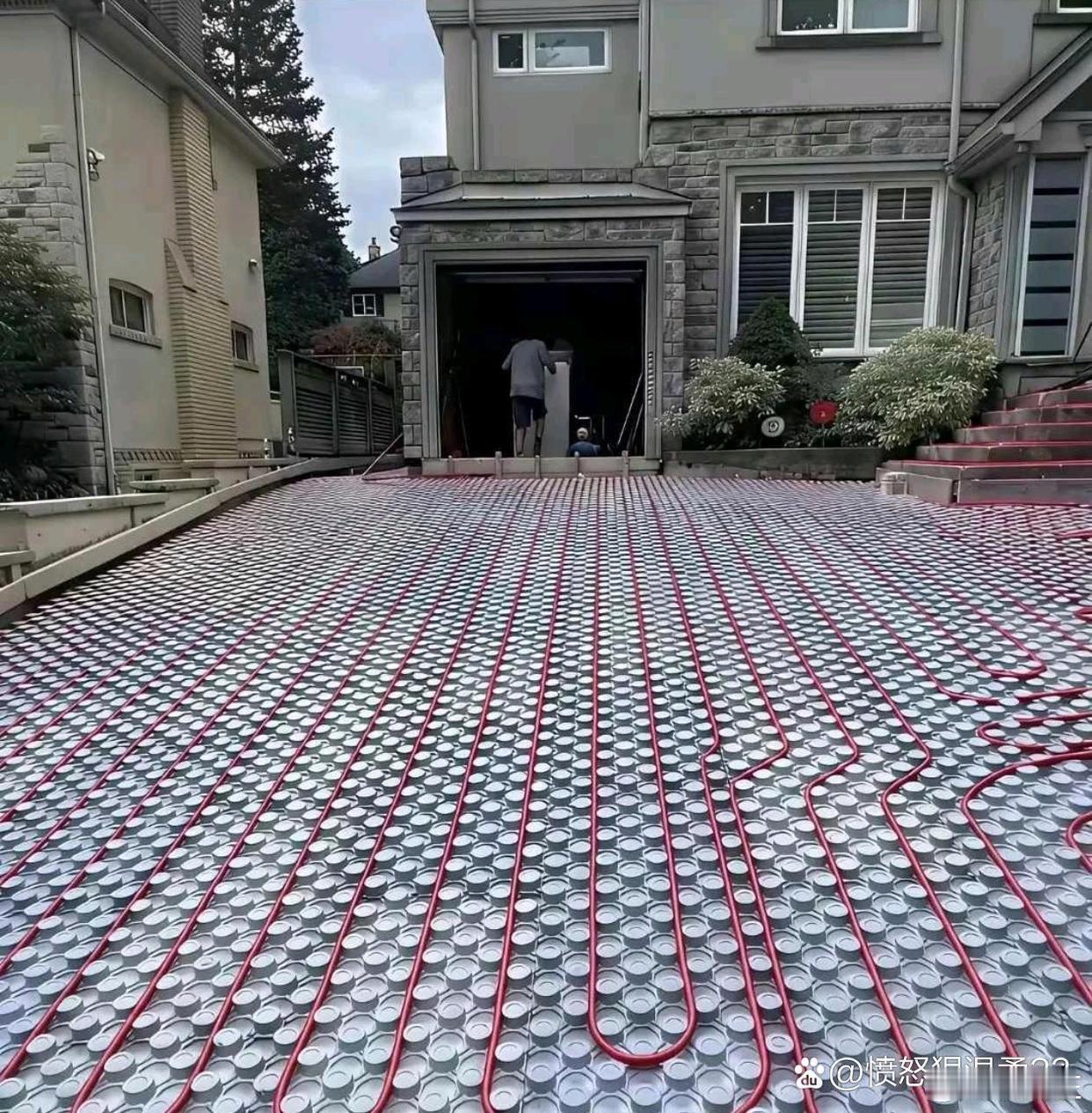 果然，贫穷限制了我的想象啊！