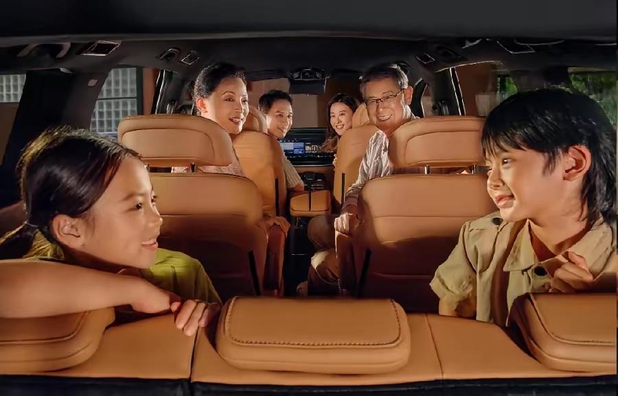 现在新能源车越来越多，大空间家用MPV成了很多家庭首选，20万级的风行星海V9表