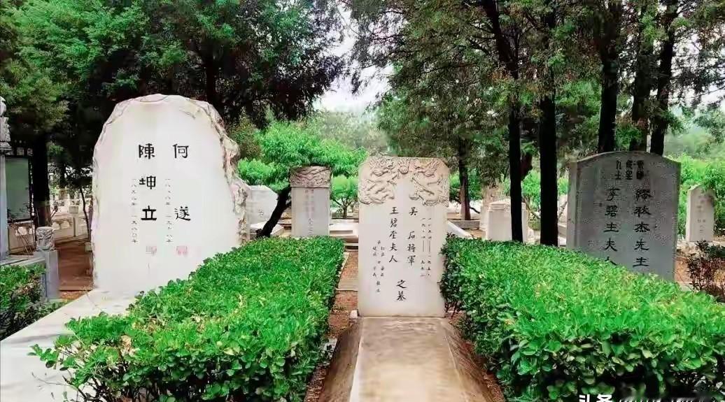 1949年底台湾，吴石被杀后，跟他一起搞情报的两个哥们处境危险。何遂是吴石的老朋