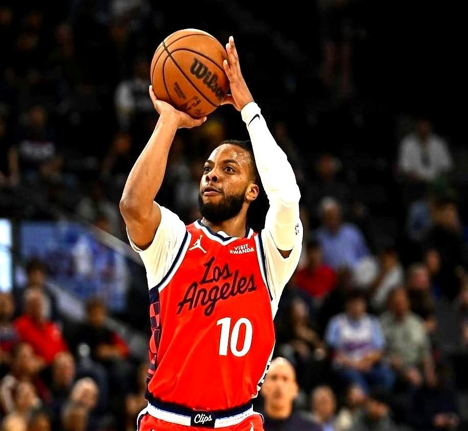 靠刷数据进全明星的球员，一打季后赛就现原形。2026年加兰被骑士送去快船换了