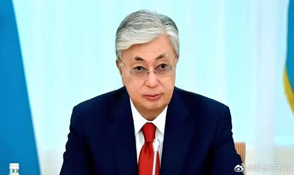 哈萨克斯坦的石油出口，藏着一个令人费解的怪象。作为坐拥丰富油气资源的内陆国家，它