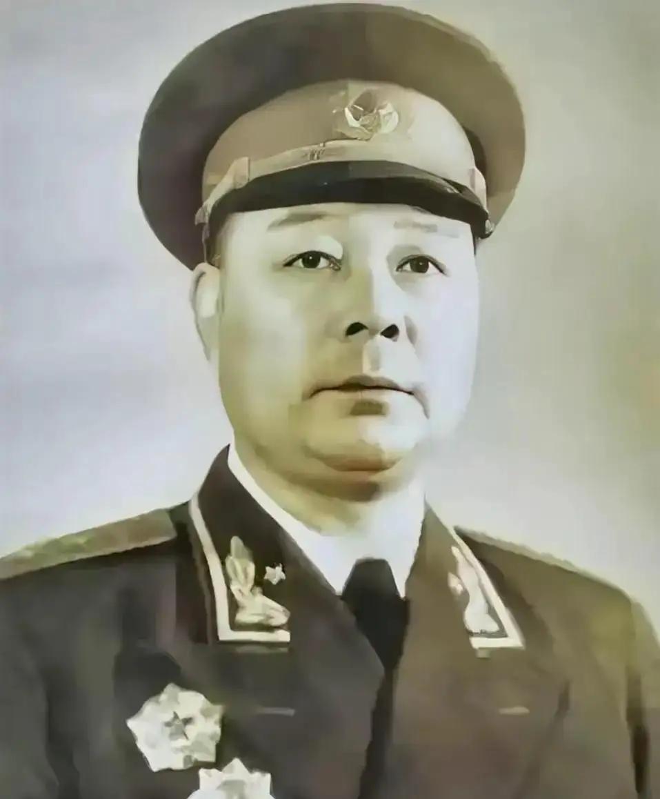 1939年，八路军副旅长看上了一个女兵，贺龙亲自出面撮合，但女兵却说：“我参加八