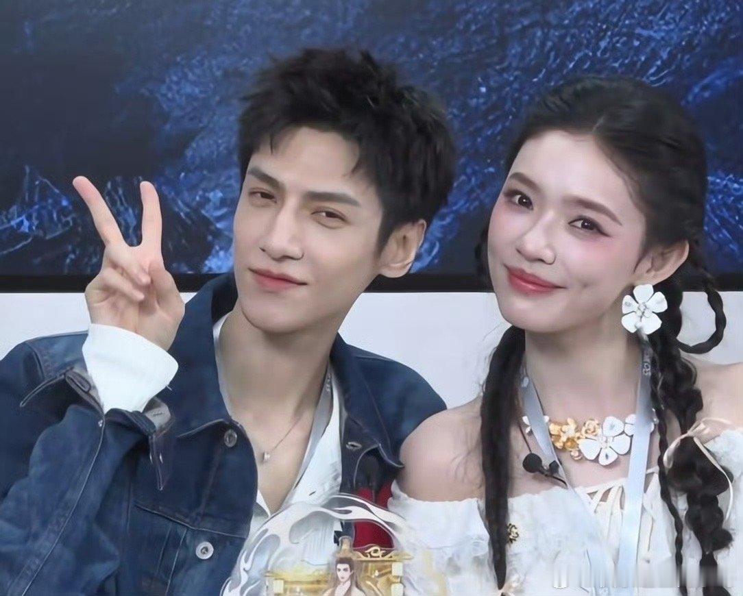 林允发博前四张都有罗云熙林允一口气发了四张俪谁救命！林允这波发博也太会了吧，四