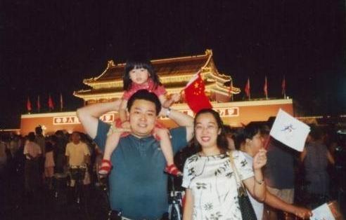 1996年台湾富家女与邓小平的警卫员喜结连理，在订婚宴上，其乐融融的时候，女方家