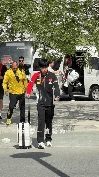 看来莎莎才是真正的小火箭！[捂脸哭][捂脸哭][捂脸哭]一次又一次的配合，两小只还是